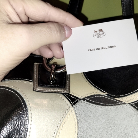 Vintage Coach Leather Handbag and Wrislet - Picture 14 of 16